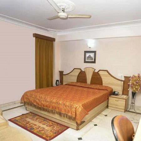 Hotel Welcome Palace 아가르탈라 외부 사진