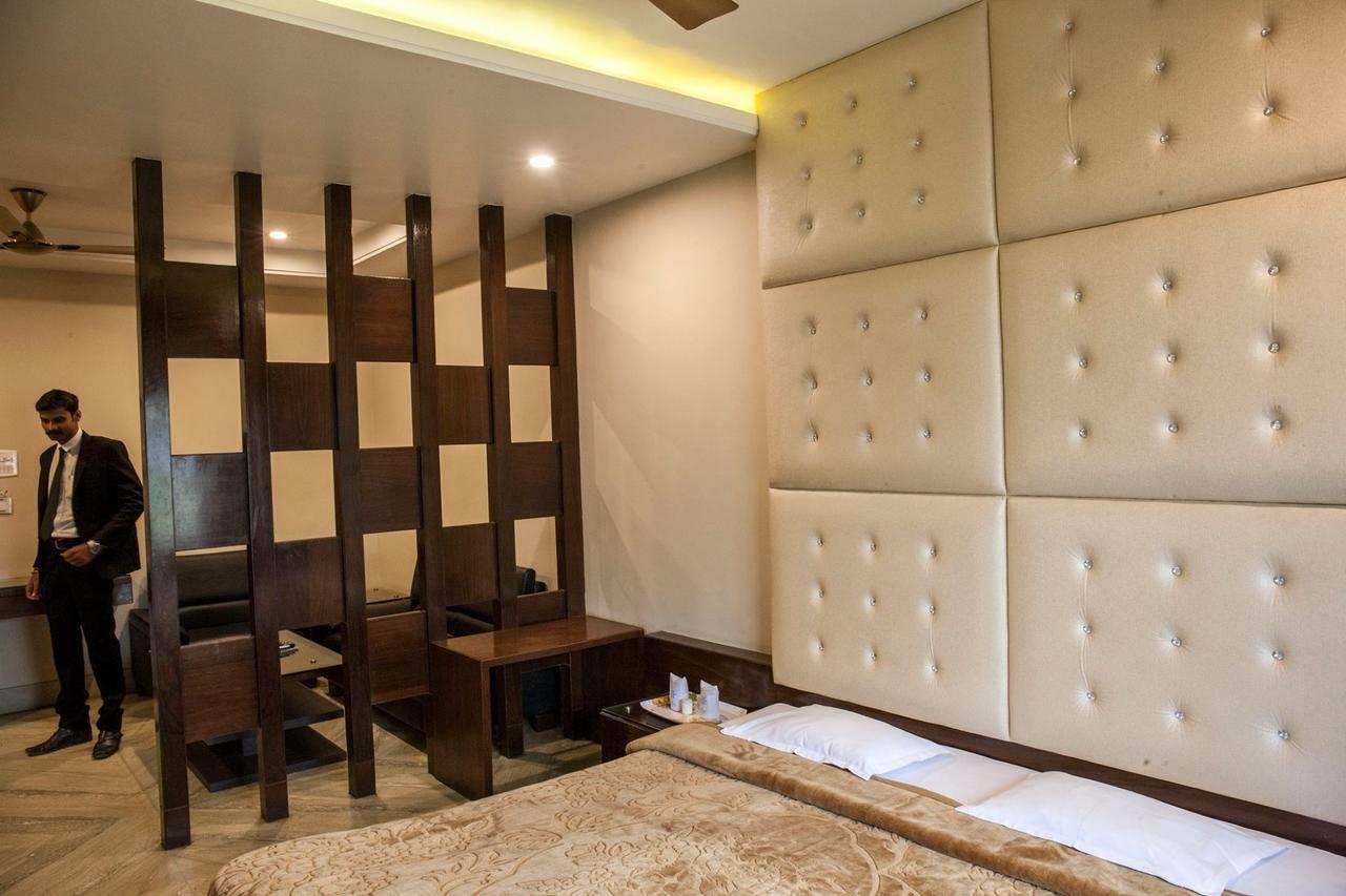 Hotel Welcome Palace 아가르탈라 외부 사진