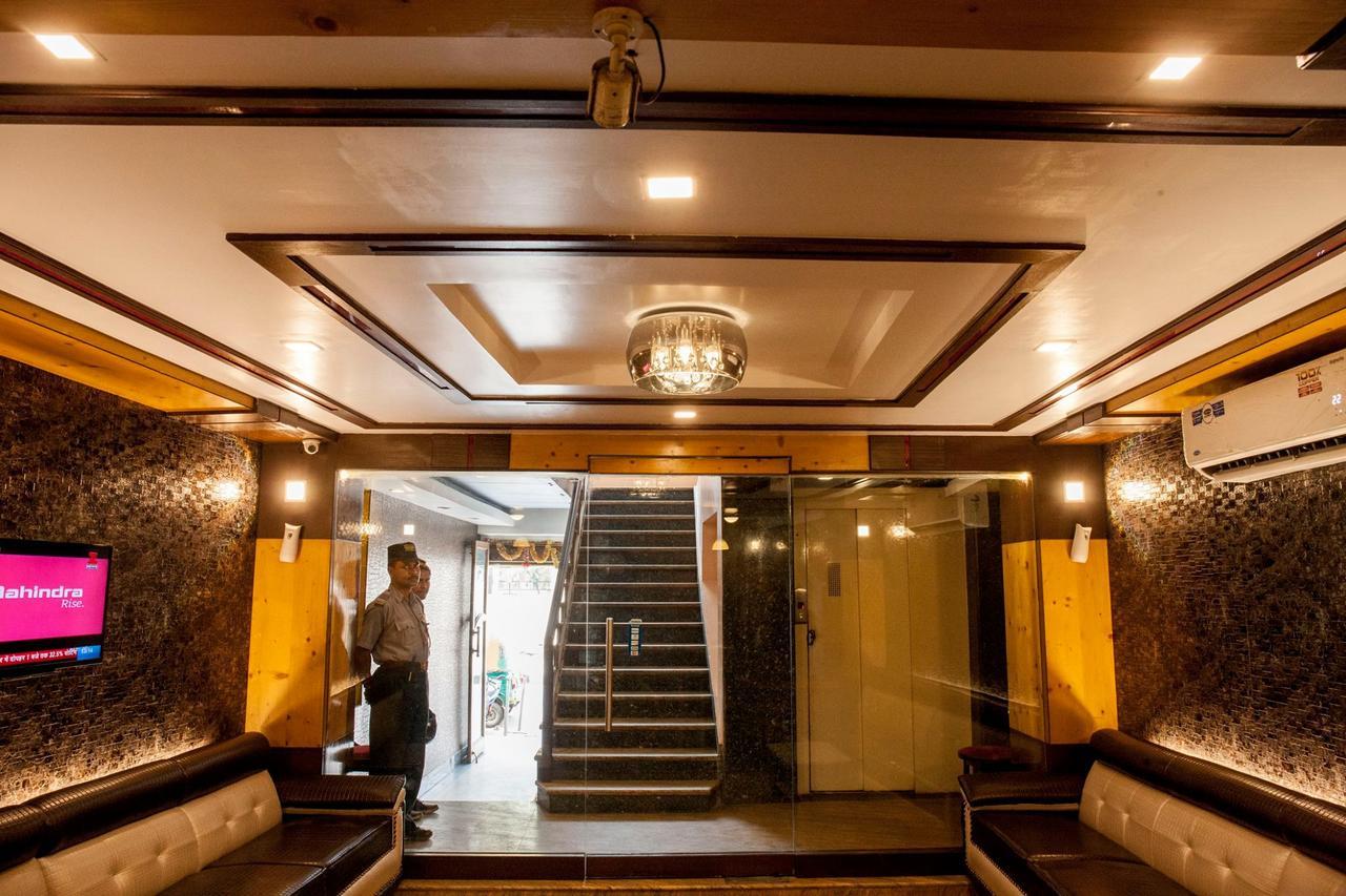 Hotel Welcome Palace 아가르탈라 외부 사진