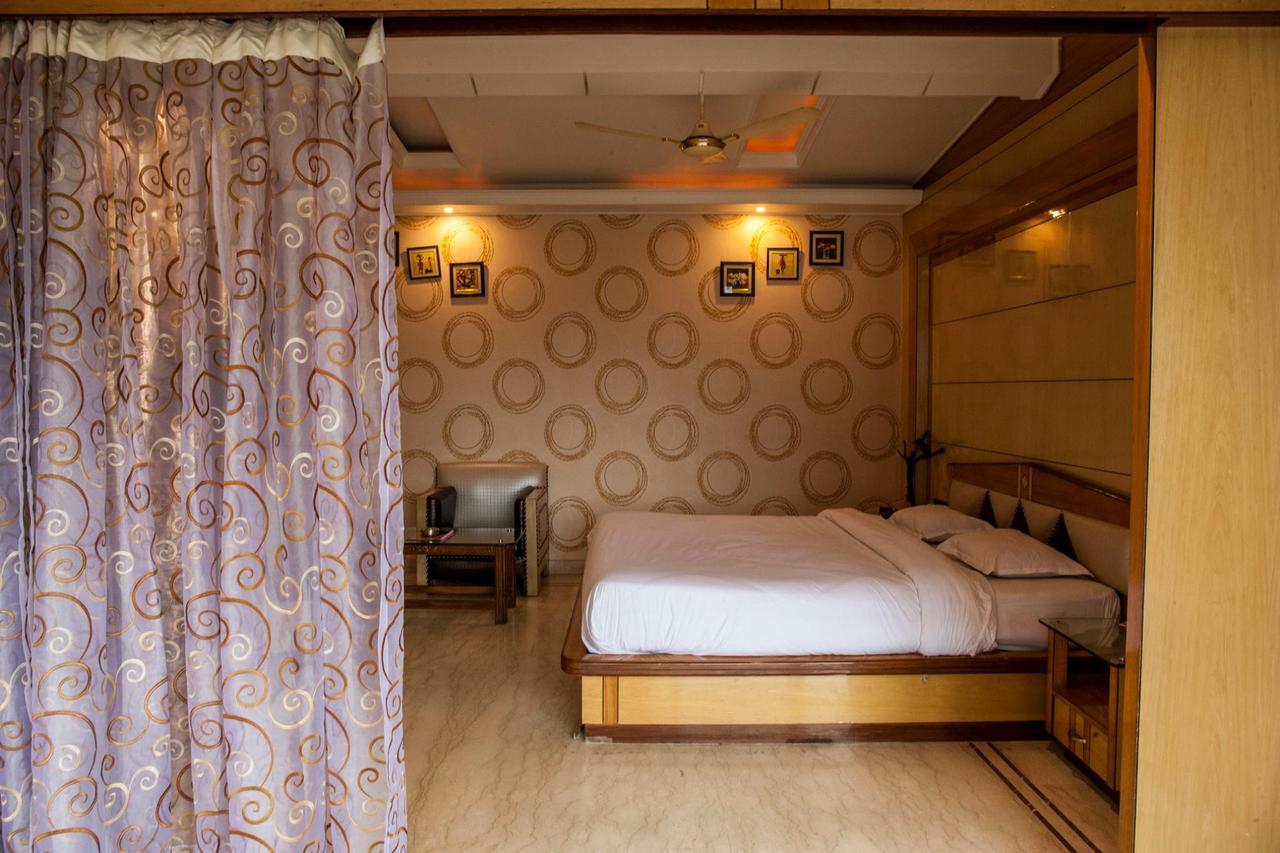 Hotel Welcome Palace 아가르탈라 외부 사진