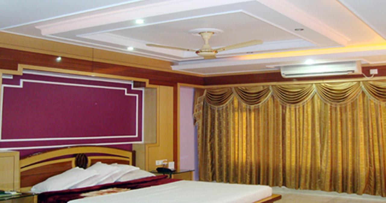 Hotel Welcome Palace 아가르탈라 외부 사진