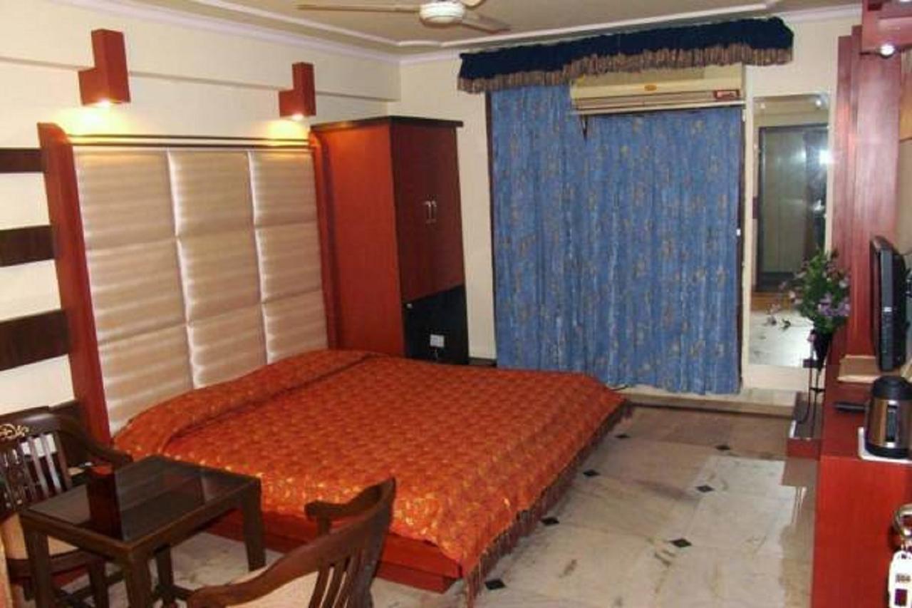 Hotel Welcome Palace 아가르탈라 외부 사진